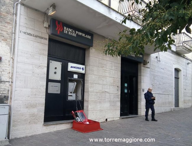 bomba bancomat banca popolare di bari di torremaggiore