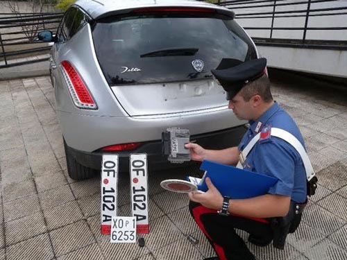 Lancia Delta rubata elude posto di blocco dei Carabinieri a Torremaggiore,preso dopo inseguimento