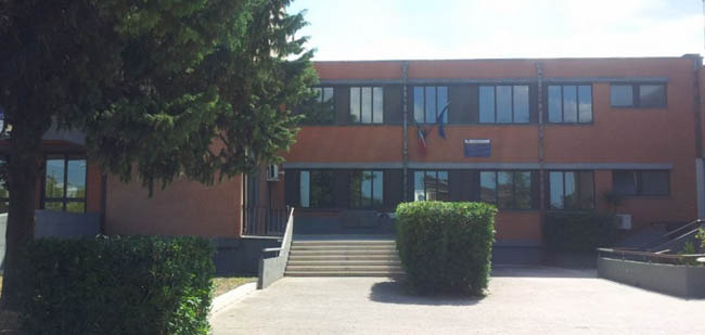 Riaprono le scuole in Puglia ma nessuno potrà essere obbligato ad andare a scuola in presenza e le eventuali assenze saranno giustificate