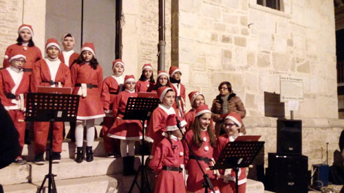 Resoconto fotografico partecipazione alunni della Scuola Primaria Emilio Ricci di Torremaggiore al Mercatino di San Nicola