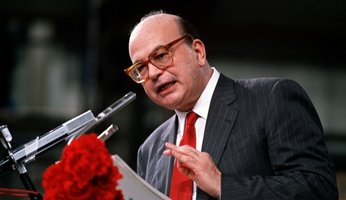 Giovanni Alfonzo: ricordiamo Bettino Craxi a ventiquattro anni dalla dipartita. Meriterebbe l’intitolazione di una via a Torremaggiore quale vittima di falsa rivoluzione giudiziaria perchè non ci riflette l’Amministrazione Comunale?