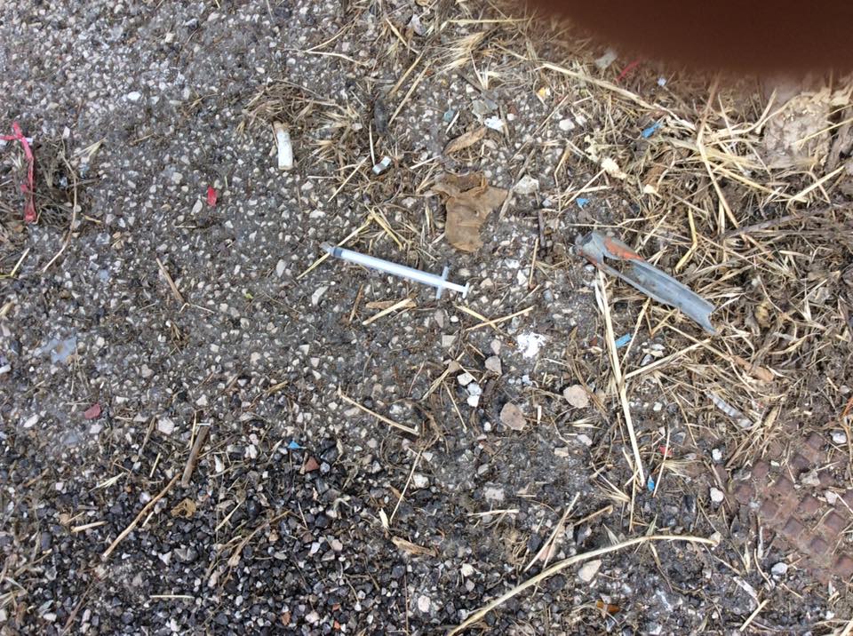 Siringhe usate e abbandonate a Torremaggiore, scatenati i cittadini sui social