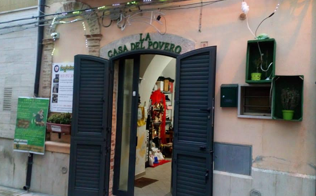 Evento natalizio dal 23 al 26 ed anche 30 e 31 dicembre 2018 la grotta del povero a Torremaggiore