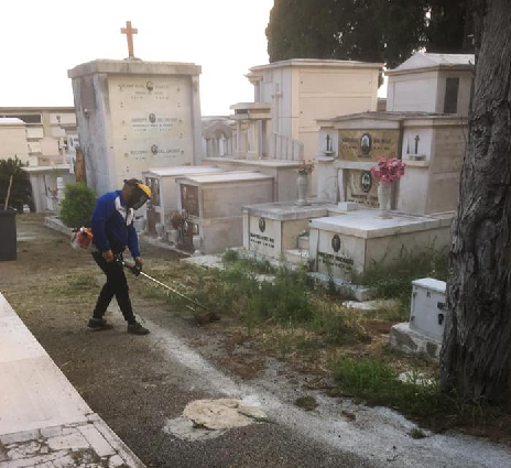 Al via la pulizia del cimitero a Torremaggiore ed il sindaco promette misure atte a debellare i furti