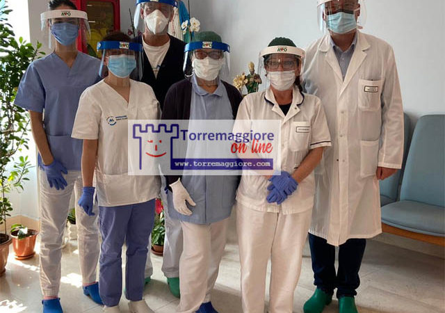 Donate all’Hospice del PTA San Giacomo le visiere protettive per i sanitari dai volontari dell’AVO di Torremaggiore