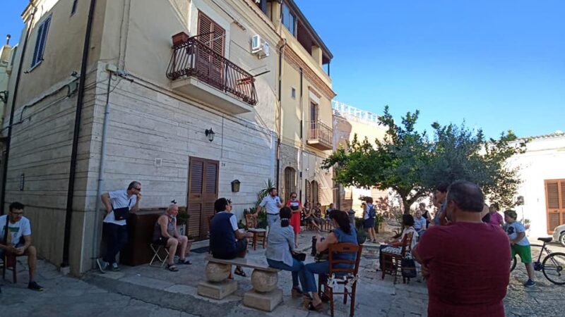 Sessione di ascolto nel quartiere Codacchio con il sindaco Di Pumpo e l’assessore alla Polizia Locale Schiavone a Torremaggiore