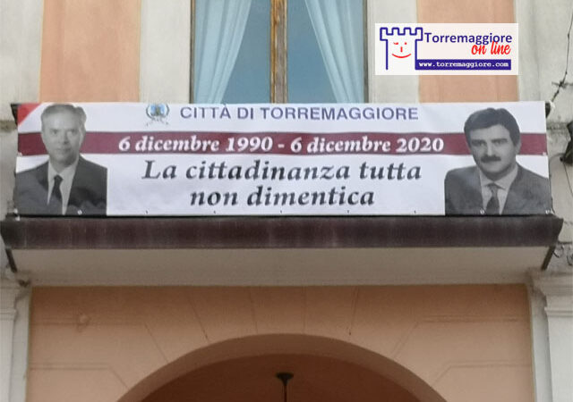 Torremaggiore: collocato uno striscione a Palazzo di Città in occasione del XXX anniversario della Strage di San Nicola avvenuta il 6 dicembre 1990