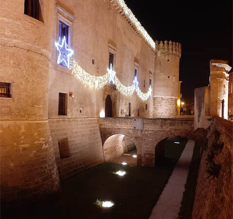 Galleria fotografica luminarie natalizie 2020 a Torremaggiore al Castello Ducale De Sangro e presso Corso Matteotti