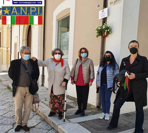 ANPI di Torremaggiore: deposte le piantine commemorative sotto le targhe di vie e piazze dedicate ad antifascisti/e e partigiani/e