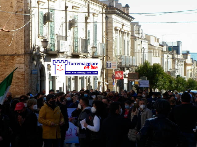 Galleria fotografica della manifestazione delle partite iva di Torremaggiore e dell’Alto Tavoliere pugliese del 9 aprile 2021 #nonèandatotuttobene