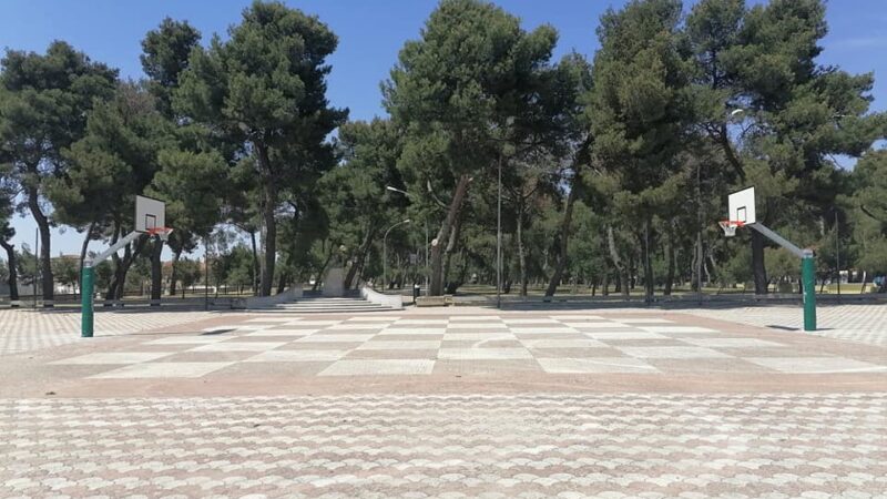 Sono tornati al loro posto i canestri da basket al Piazzale Palma e Piacquaddio dopo circa venti anni: soddisfazione del sindaco Emilio Di Pumpo