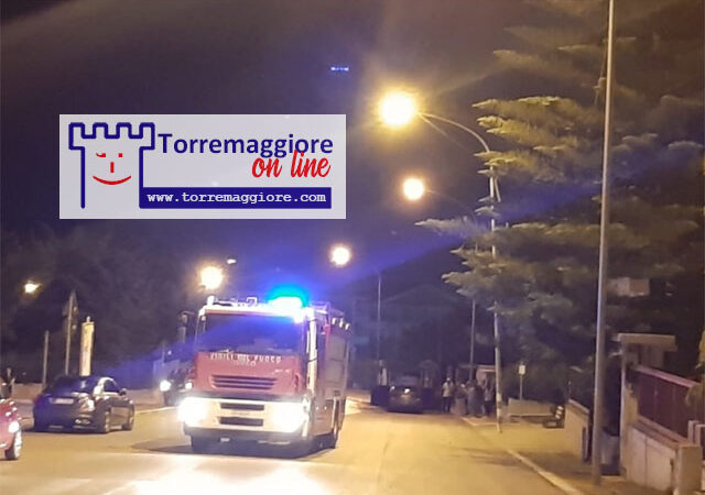 Incendio a Torremaggiore: auto in fiamme su Via Vincenzo Lamedica