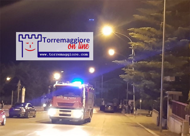 Incendio a Torremaggiore: auto in fiamme su Via Vincenzo Lamedica