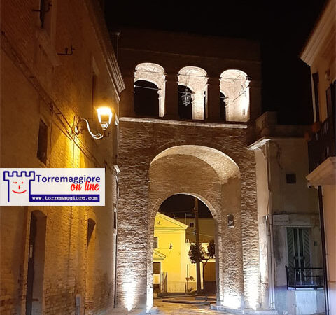 Installati i corpi illuminanti per la valorizzazione artistica dell’Arco Borrelli previsti dalla Determinazione 608 del  14/12/2018 della ex amministrazione civica Monteleone