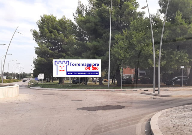 Rattoppate le buche alla rotatoria tra Via Vincenzo Lamedica/SP30/Via Maestro Ruggiero di Puglia a Torremaggiore: ecco le foto