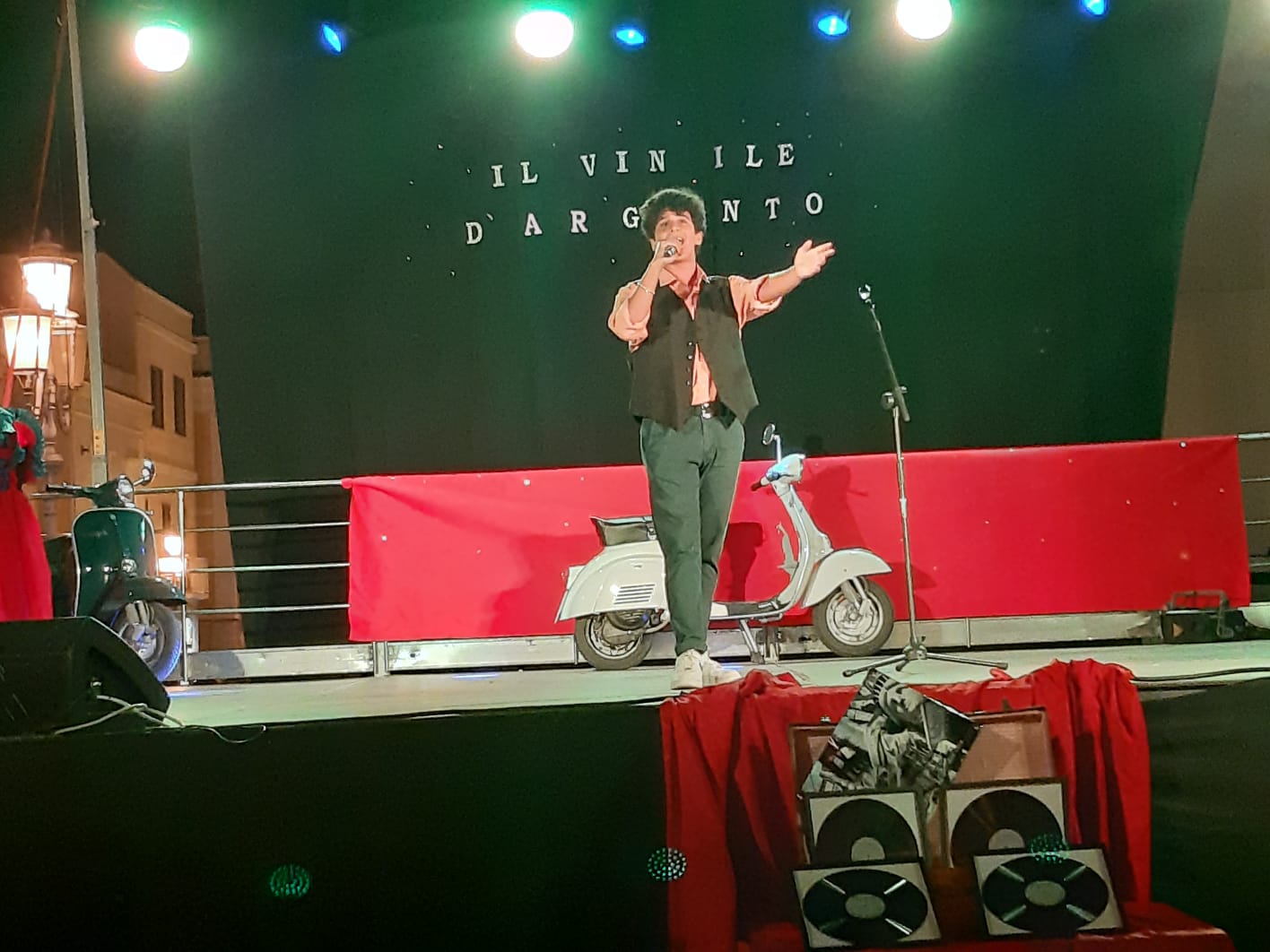 Premio Internazionale di Canto dedicato a Jimmy Fontana: il torremaggiorese Andrea Celeste nella categoria over 14 è tra i finalisti. La premiazione si terrà a Roma il 31 ottobre presso il Teatro degli Eroi