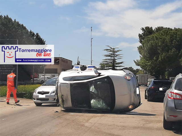Incidente all’ingresso di Torremaggiore, ribaltata Fiat 500: illesa la conducente