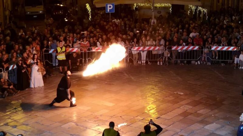 Grande successo ha riscosso la XXXVI edizione del Corteo Storico di Fiorentino e Federico II svoltasi nell’ambito dell’iniziativa Suggestioni Sub Flore