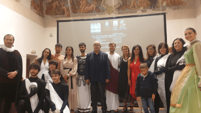 Trionfo alla prima dell’Egisto del regista torremaggiorese dott Walter Scudero con eccezionale partecipazione di pubblico al Castello Ducale De Sangro. Prossimo appuntamento teatrale il 12 novembre 2022