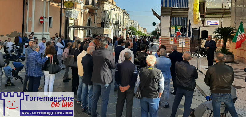 Resoconto del comizio di ringraziamento dei nuovi parlamentari di centrodestra a Torremaggiore: appello all’unità della coalizione per le elezioni comunali del 2024