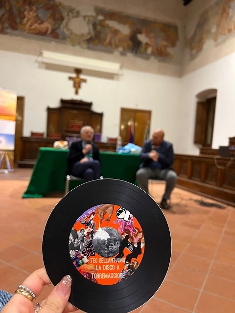 La disco a Torremaggiore: gran successo per la presentazione del libro di Teo Bellantuono