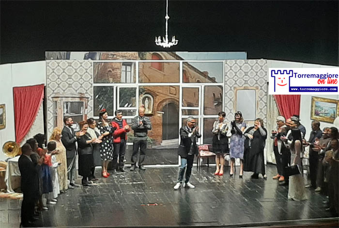 Grande successo al Teatro Giuseppe Verdi di San Severo per Napoli Milionaria realizzata dalla compagnia teatrale torremaggiorese Il Baffo