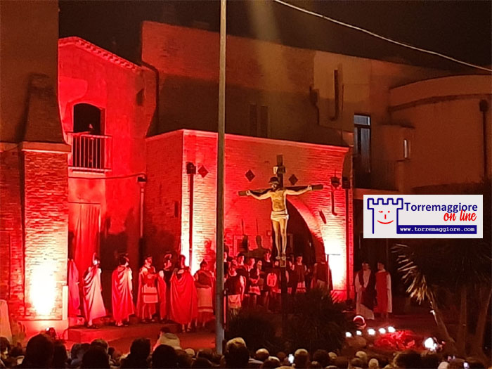 Grande affluenza a Torremaggiore per la Via Crucis Vivente 2023 giunta alla quarantottesima edizione