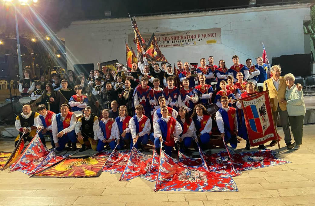 Al Festival degli Sbandieratori di Castellaneta trionfo dell’Associazione Sbandieratori e Musici Florentinum di Torremaggiore