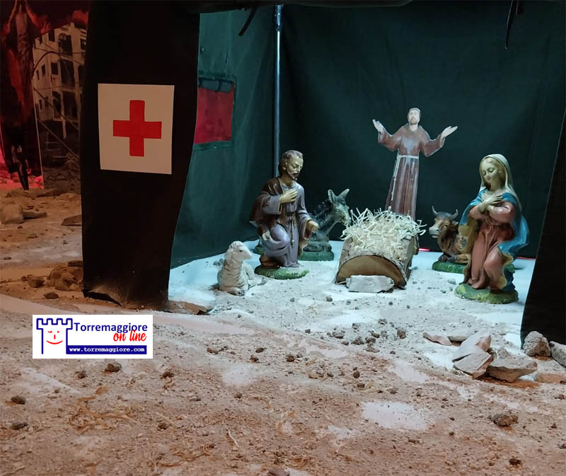 Galleria fotografica e filmato del Presepe raffigurativo della realtà odierna a cura della Parrocchia Gesù Divino Lavoratore di Torremaggiore