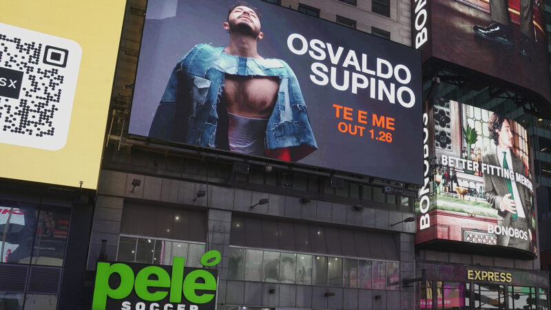 Il torremaggiorese Osvaldo Supino negli States a Times Square per il nuovo singolo Te e Me
