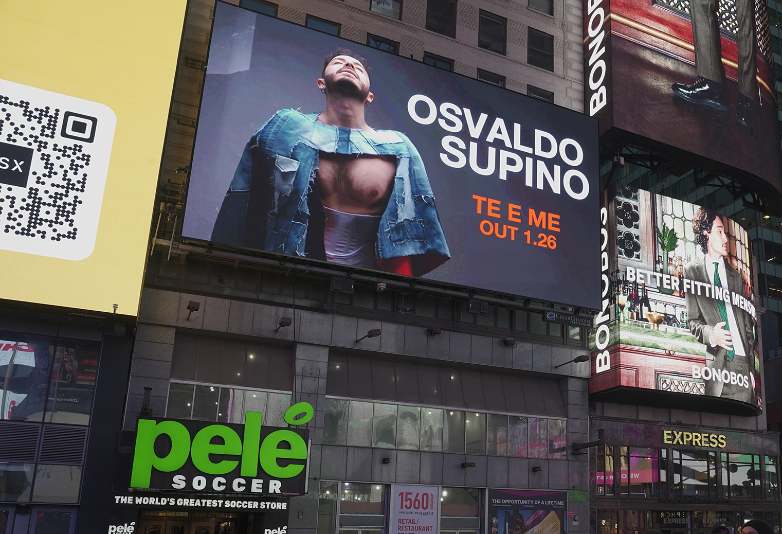 Il torremaggiorese Osvaldo Supino negli States a Times Square per il nuovo singolo Te e Me