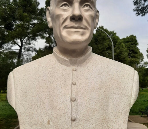 Torremaggiore: inaugurato domenica 25 febbraio 2024 il nuovo busto in pietra di Apricena dedicato a Mons Antonio Lamedica presso il Piazzale Palma Piacquaddio
