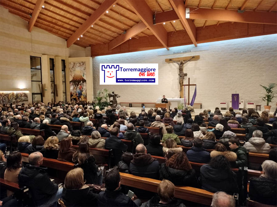 Bagno di folla per Don Luigi Epicoco alla Parrochia dello Spirito Santo di Torremaggiore