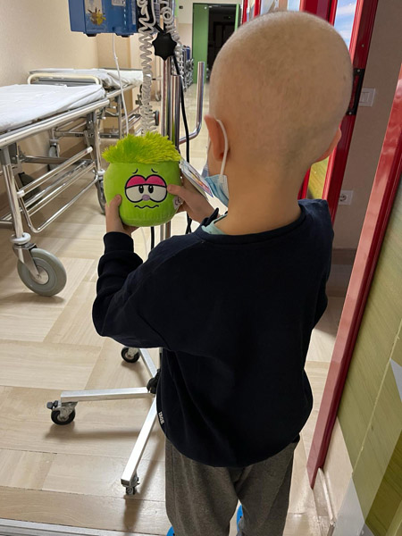 DONATI DEI GIOCHI AI BAMBINI DELL’ONCOLOGIA PEDIATRICA DELL’OSPEDALE CASA SOLLIEVO DI SAN GIOVANNI ROTONDO DALL’ASSOCIAZIONE TORREMAGGIORESE MIRKO VALERIO EMANUELE NEL 24° ANNIVERSARIO DELLA SUA DIPARTITA