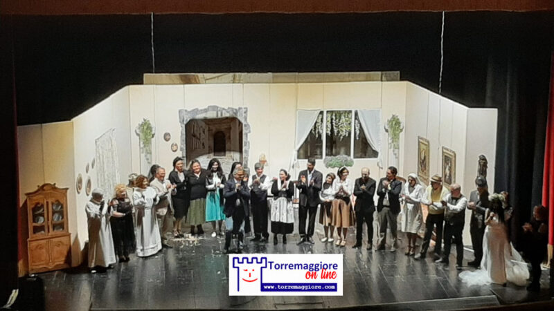 GRANDE RIUSCITA AL TEATRO GIUSEPPE VERDI DI SAN SEVERO PER LA COMMEDIA LA FORTUNA SI DIVERTE REALIZZATA DALLA COMPAGNIA TEATRALE TORREMAGGIORESE IL BAFFO ODV