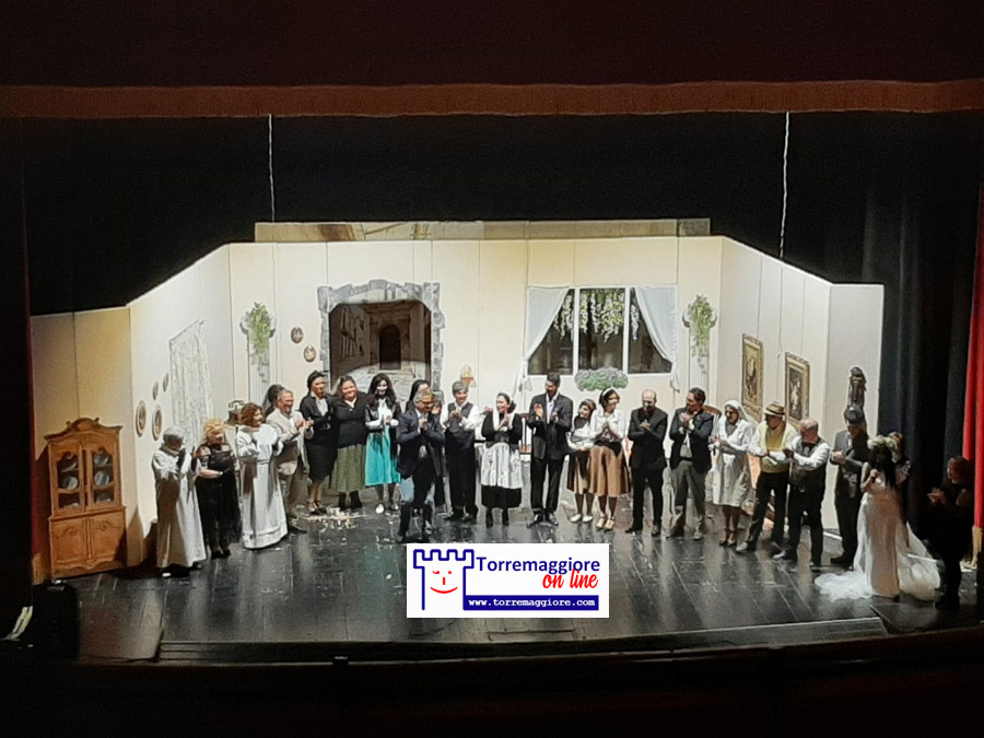 GRANDE RIUSCITA AL TEATRO GIUSEPPE VERDI DI SAN SEVERO PER LA COMMEDIA LA FORTUNA SI DIVERTE REALIZZATA DALLA COMPAGNIA TEATRALE TORREMAGGIORESE IL BAFFO ODV