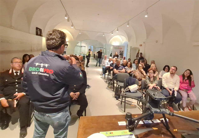 La Polizia Locale di Torremaggiore ha avviato l’uso di droni per migliorare la sicurezza in città: terminato convegno di presentazione ufficiale