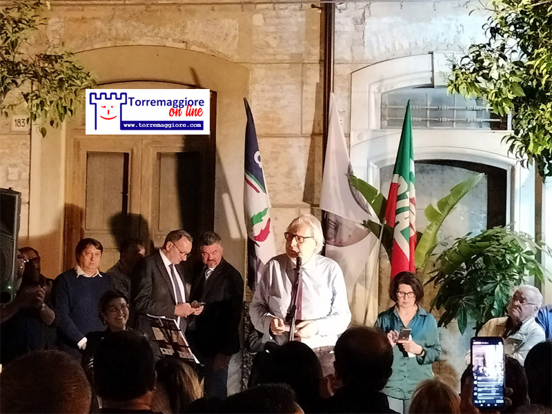 Durante il pubblico comizio del centrodestra nella serata del 24 maggio 2024 a Torremaggiore Vittorio Sgarbi è stato aspramente e volgarmente attaccato da esponenti locali del M5S: sdegno da Margherita Di Pumpo