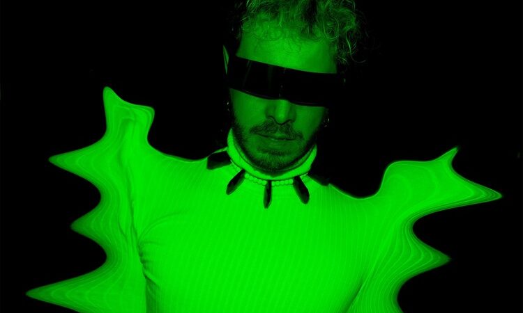 Il cantante torremaggiorese Osvaldo Supino ha lanciato il suo nuovo singolo : Tornado