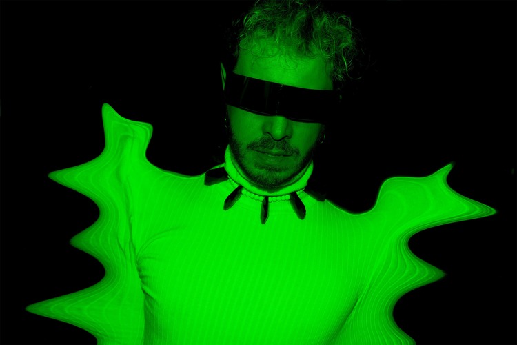 Il cantante torremaggiorese Osvaldo Supino ha lanciato il suo nuovo singolo : Tornado