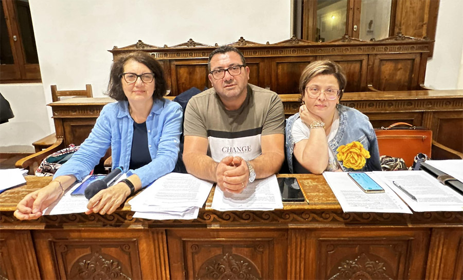 Opposizione centrodestra Torremaggiore: Sindaco e assessore indignati ma chi governa la sanità? Ah già i nostri compagni!