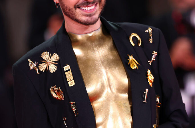 Osvaldo Supino presente alla Mostra del Cinema di Venezia 2024 . Nuovo successo per il cantante torremaggiorese al Red Carpet