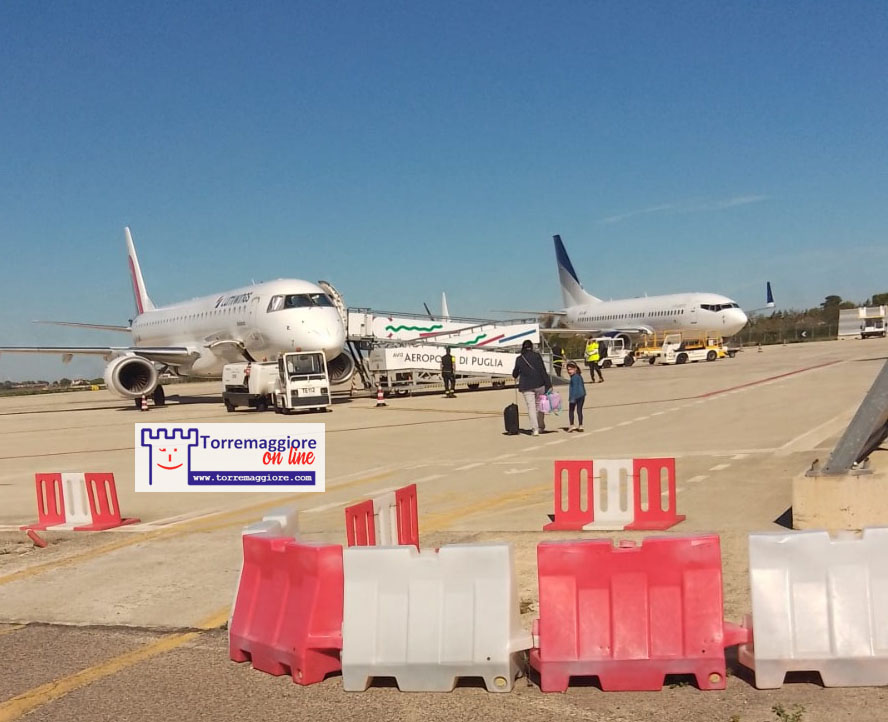 Volare dall’Aeroporto del Gargano Gino Lisa a Milano con Lumiwings a bordo dell’Embraer 195. L’esperienza del torremaggiorese Michele Dell’Edera Direttore del Quotidiano del Business Zeroventiquattro.it: credo che scegliere di volare da Foggia per andare a Milano sia veramente una scelta comoda, conveniente e strategica