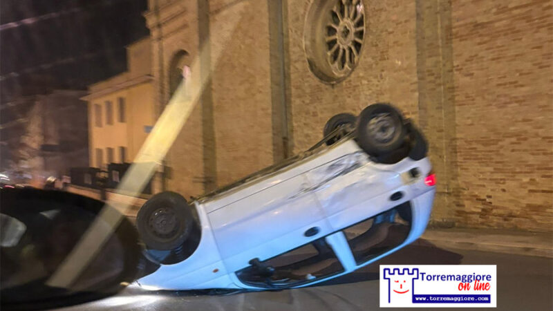 Torremaggiore: auto si ribalta a pochi metri dal Santuario della Madonna della Fontana, illeso il conducente