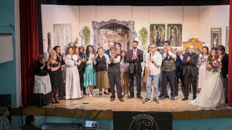 SOLD OUT IL 2 E 3 NOVEMBRE 2024 AL TEATRO COMUNALE DI SERRACAPRIOLA PER LA COMMEDIA LA FORTUNA SI DIVERTE REALIZZATA DALLA COMPAGNIA TEATRALE TORREMAGGIORESE IL BAFFO ODV