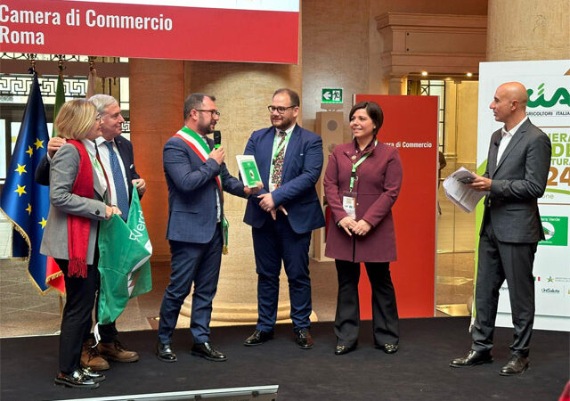 Il Comune di Torremaggiore ha vinto il Concorso Premio Nazionale Bandiera Verde Agricoltura 2024 indetto dalla CIA Confederazione Italiana Agricoltori: il sindaco ha ritirato il premio a Roma il 13 novembre 2024