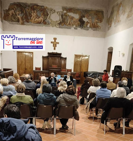 Successo di pubblico alla presentazione di 1974 Cinquanta, l’ultimo libro di Teo Bellantuono al Castello Ducale di Torremaggiore che si è svolta nella serata del 19 dicembre 2024