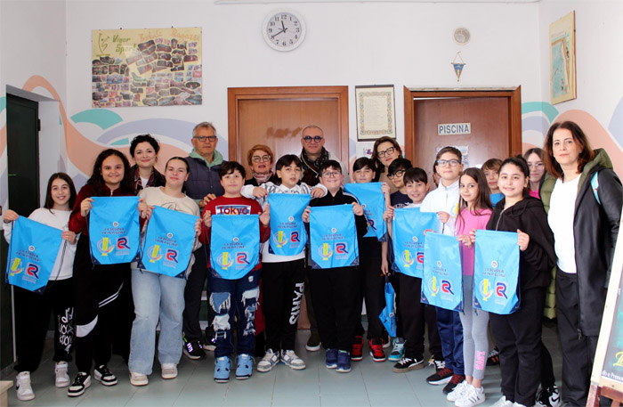 Progetto Nuoto nello Zaino: al via collaborazione tra l’Istituto Comprensivo Via Sacco e Vanzetti e la piscina Vigor Sport di Torremaggiore