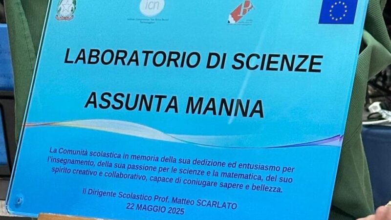 Il laboratorio di Scienze del plesso scolastico Padre Pio di Torremaggiore è stato intitolato alla compianta Profssa Assunta Manna