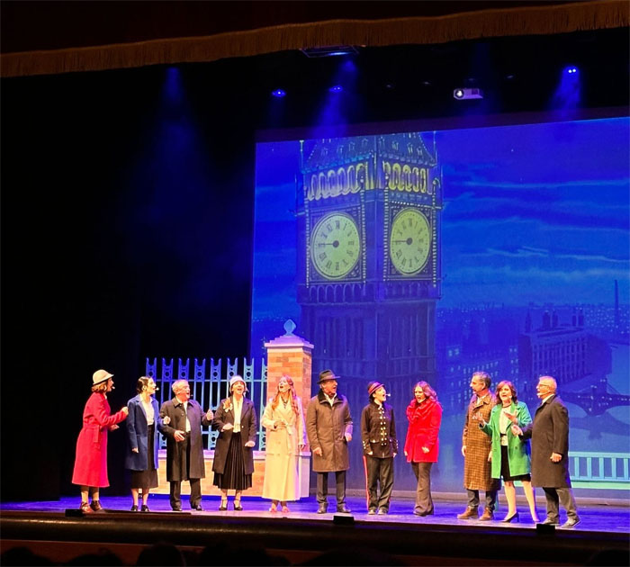 Stelle Nascenti ha portato in scena al Verdi di San Severo Peter Pan, il Musical. Viva la mamma! Che racconta le favole